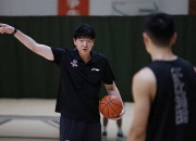 芒果体育-山东男篮集结日止住颓势，志在CBA季后赛名次提升，质疑声仍在，细节决定成败的简单介绍